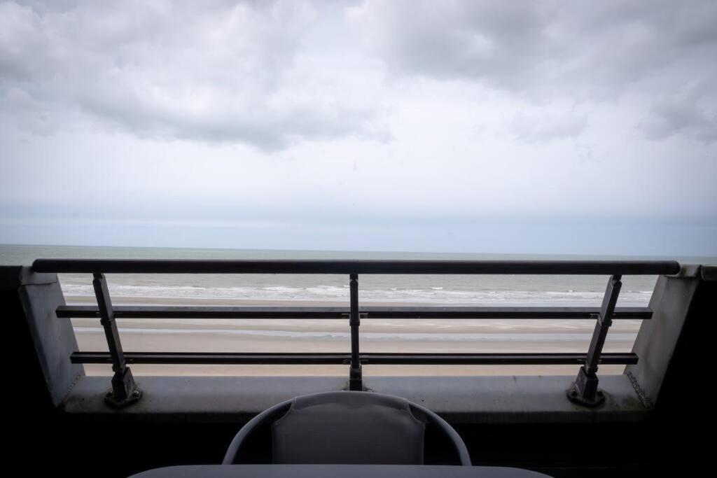 White & Sea, Face A La Mer 브레뒨느 외부 사진